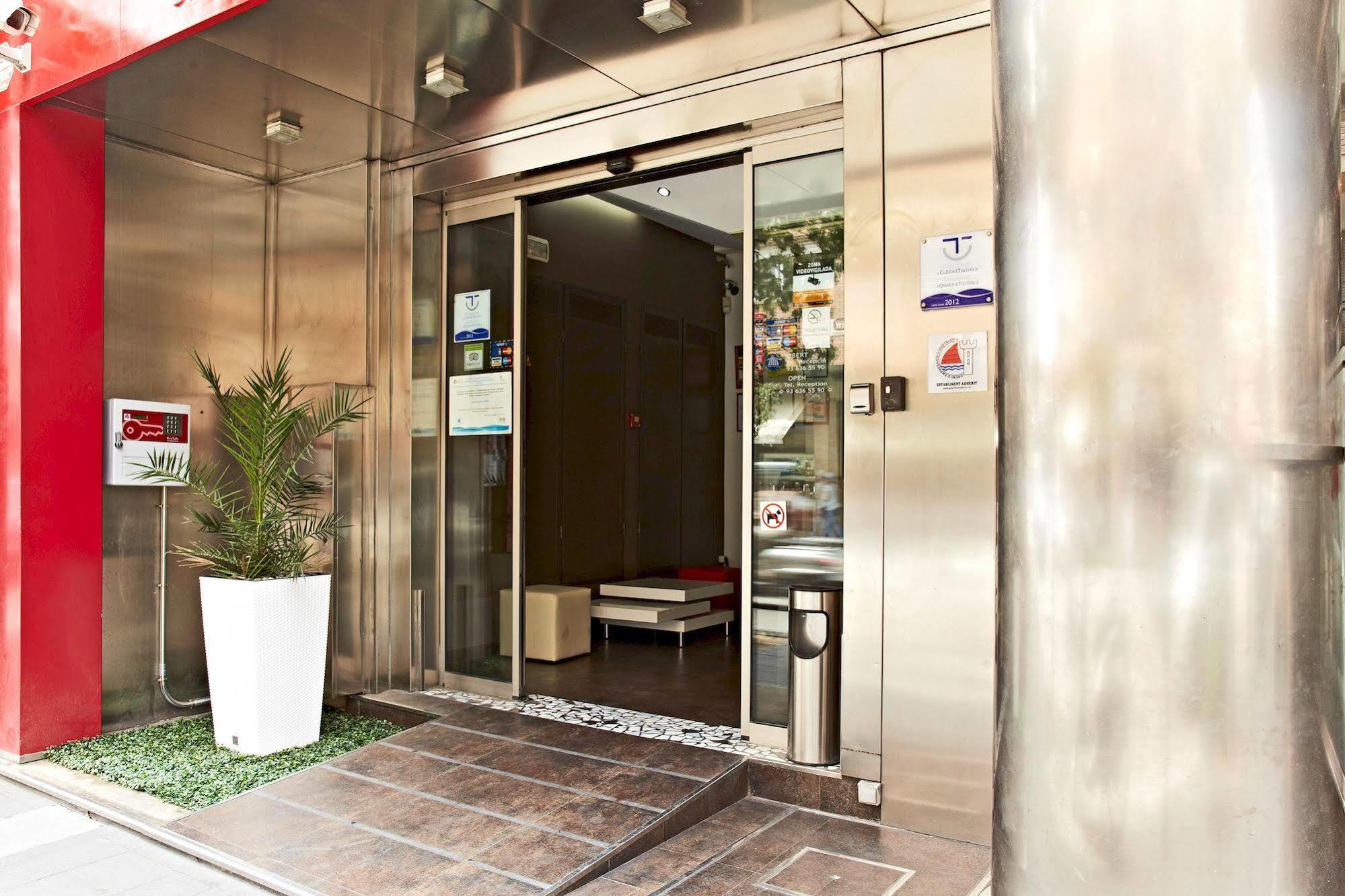 吉诺斯巴斯克中心公寓式酒店 卡斯特尔德费尔斯 外观 照片